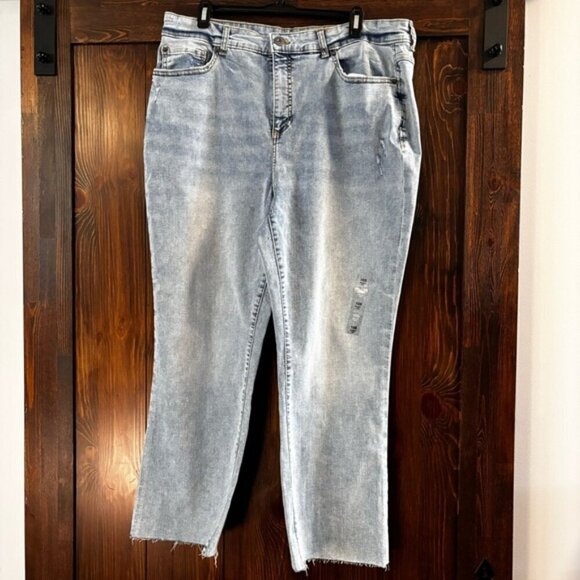 I.N.C. International Concepts Women's High Rise Cropped Frayed Hem Jeans NWT - Picture 4 of 5